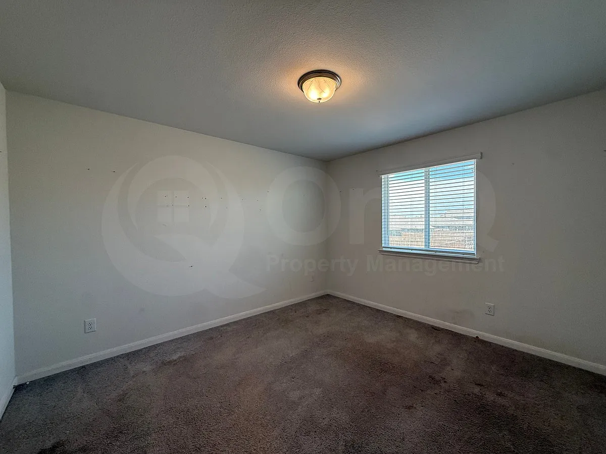 4 bed, 2.5 bath, 2214 sqft, $2,545 — Photo 2