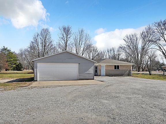 2nd image of 290 Robb Hill Rd