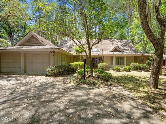 5th image of 45 Crooked Pond Dr