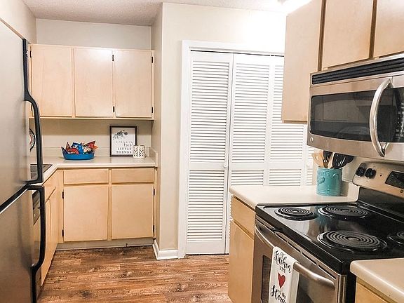 3rd image of 3315 N Hills St #801