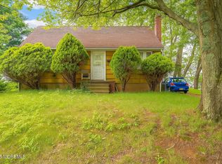 32 Lake Blvd, Aberdeen, NJ 07747