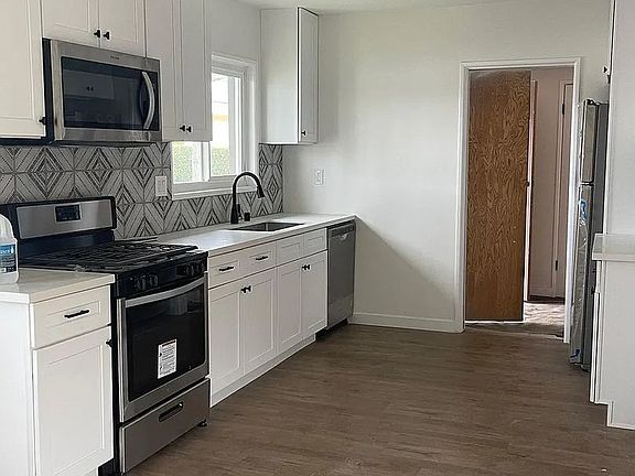 5th image of 3814 S Bronson Ave #3814