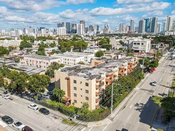 677 SW 9th Ave APT 309, Miami, FL 33130