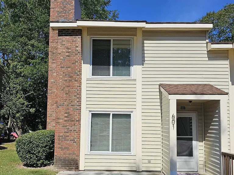 601 Picadilly Sq — Photo 1