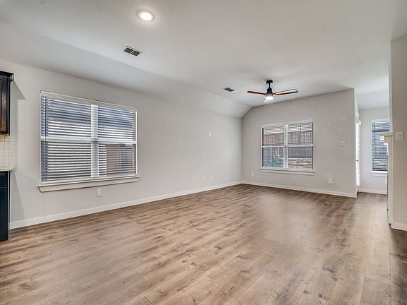4th image of 2613 Moser Ln