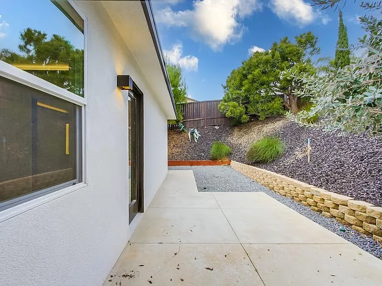 2550 Gregory Dr — Photo 44