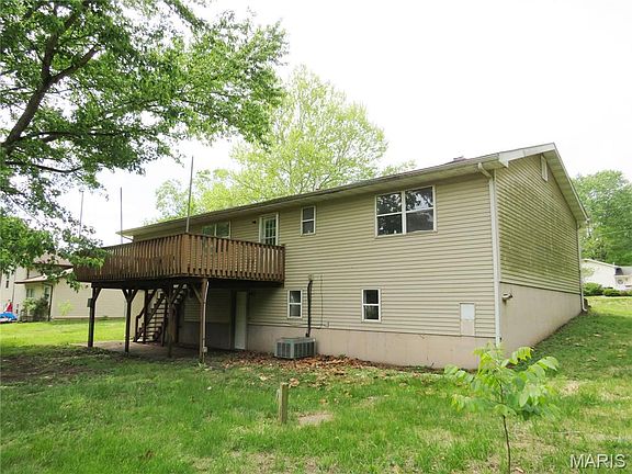 2nd image of 1140 Sycamore Ln