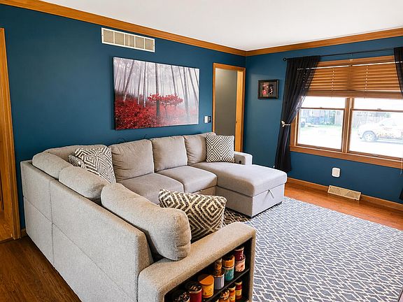 4th image of 304 Chelsea Sq