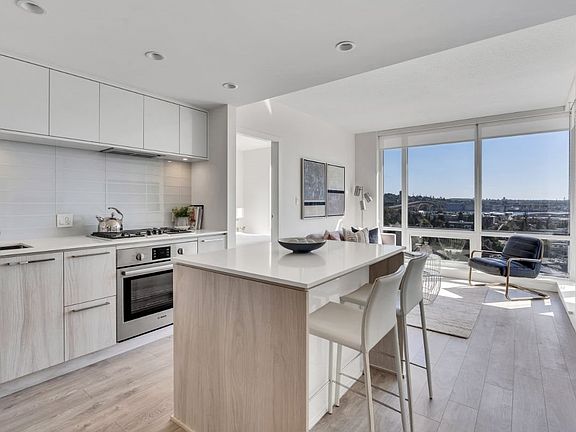 4th image of 680 Seylynn Cres #1405