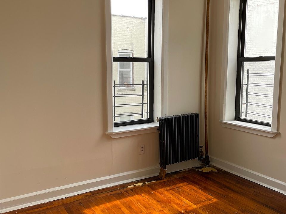 2nd image of 2954 Valentine Ave #5E