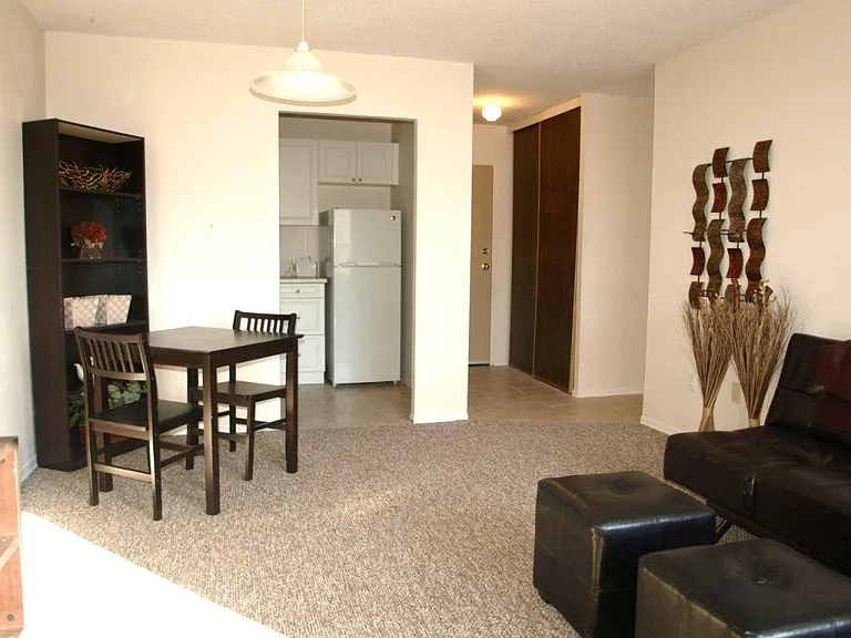 100 Kent Ct — Photo 6