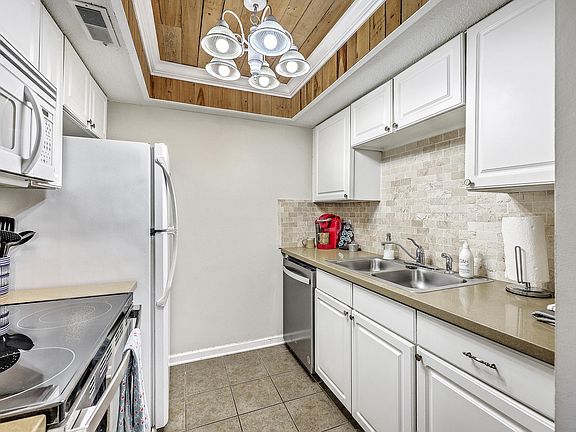 3rd image of 6240 Old Point Rd APT C16