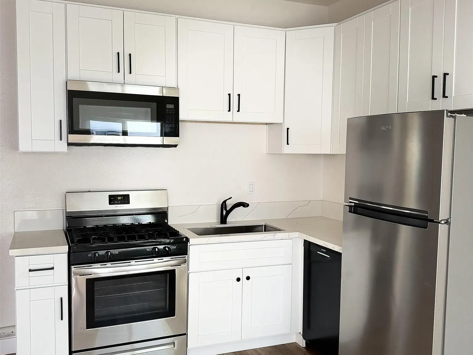 2 bed, 2.0 bath, 700 sqft, $2,250 — Photo 3