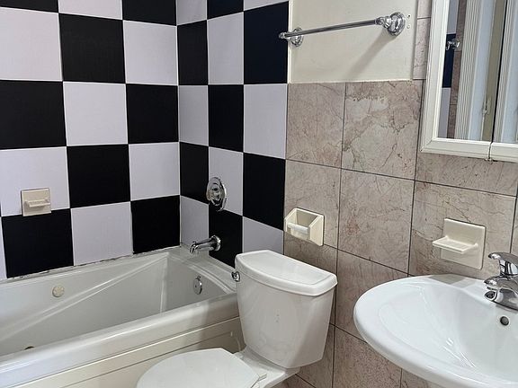 5th image of 2645 W Haddon Ave #1