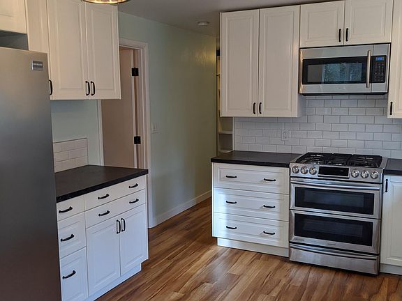 Tile backspalsh and built in microwave.