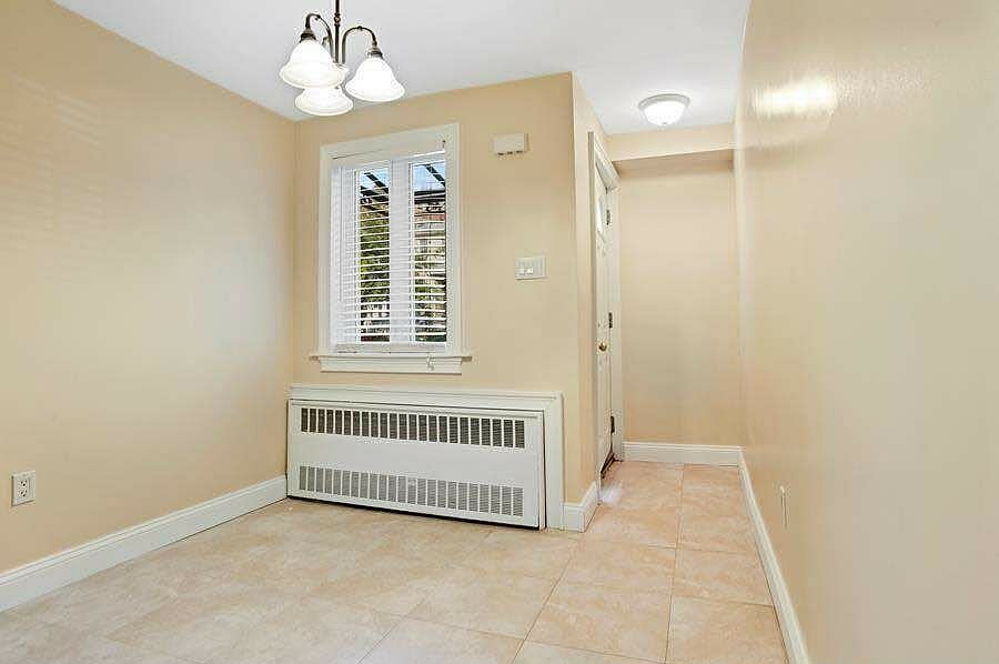 2nd image of 1050 E 5th St #1