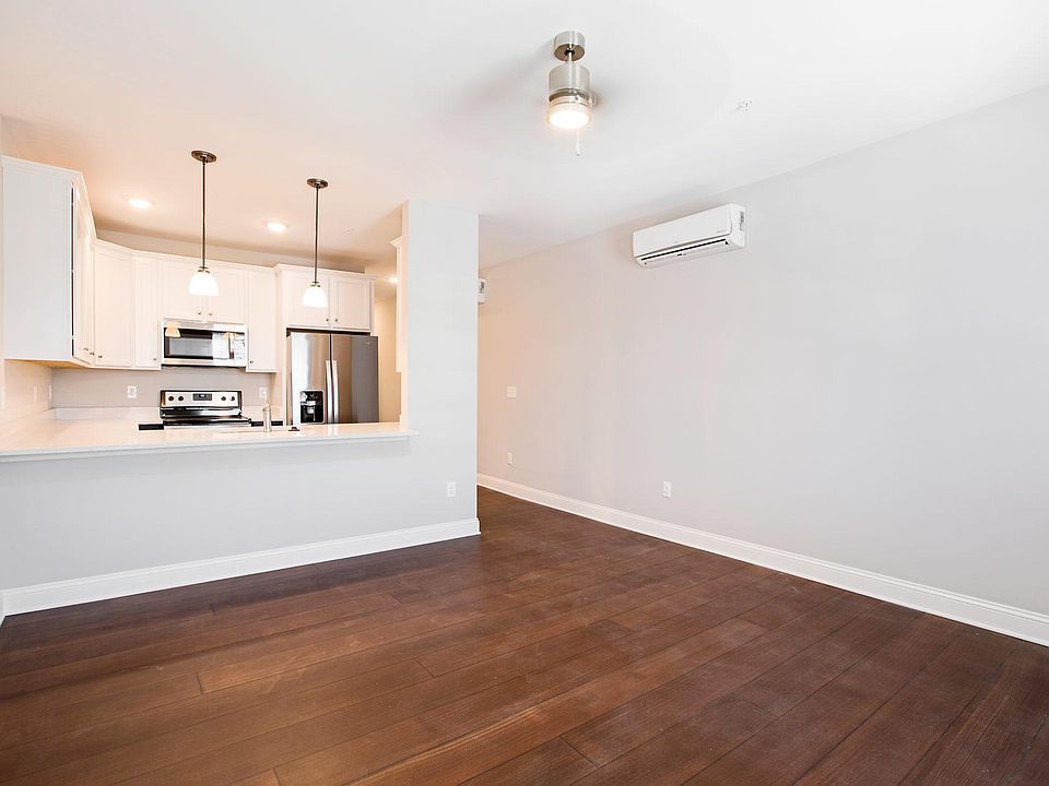 2nd image of 41615 Park Ave #302