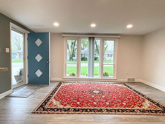 5th image of 1299 Riverlane Dr