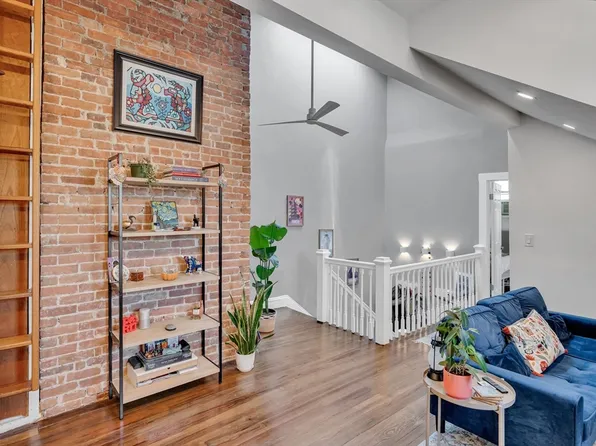 18 Sunset St APT 4, Boston, MA 02120