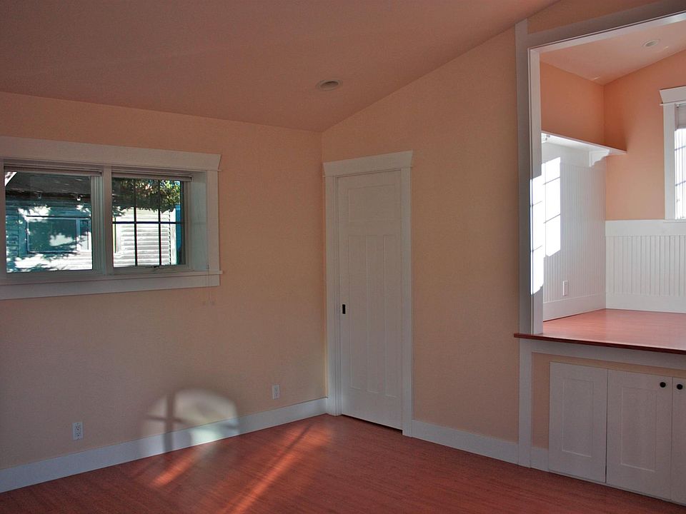 Living and sleeping area