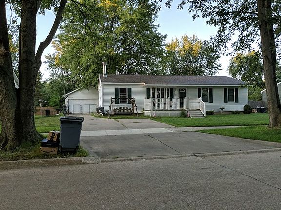 3rd image of 373 Cardinal Dr