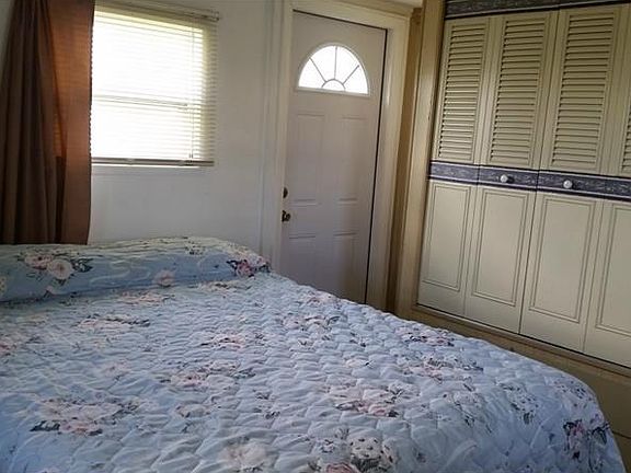 4th image of 1857 Palm Springs St