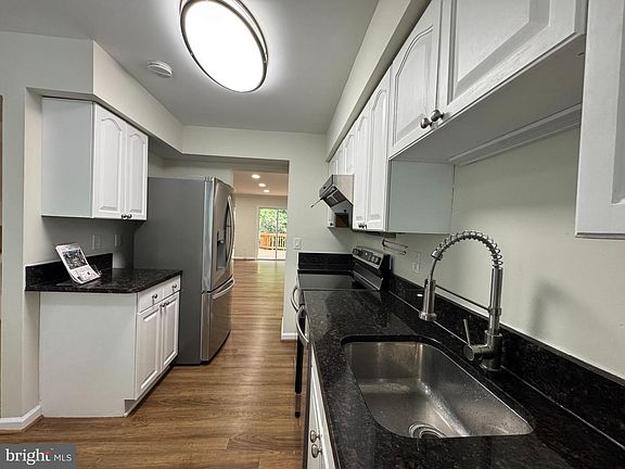 5th image of 10542 Reeds Landing Cir