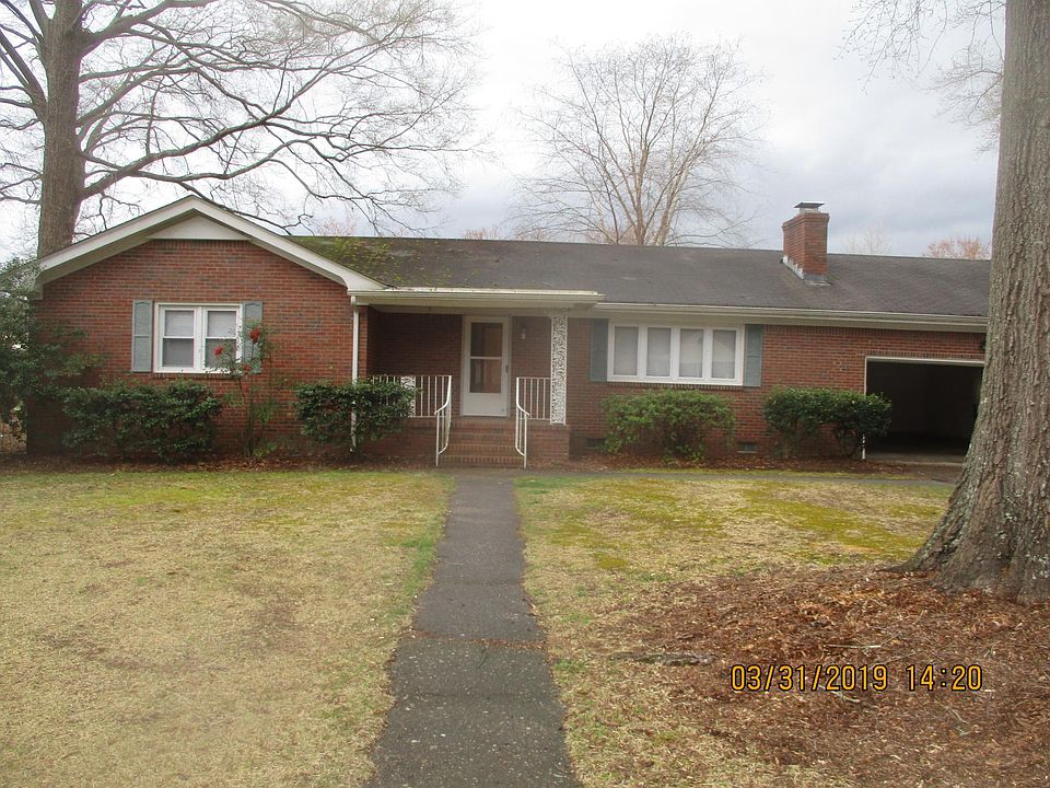 1st image of 220 Woodford Dr