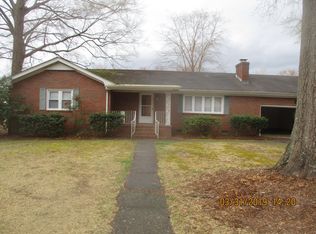 220 Woodford Dr, Chesapeake, VA 23322