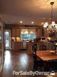 2nd image of 1892 Feuereisen Ave