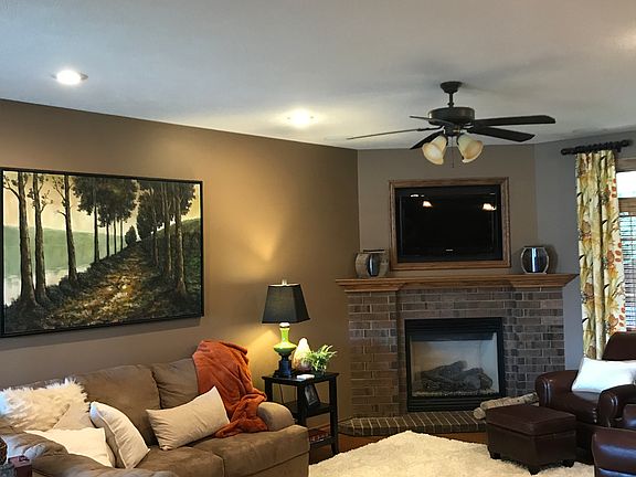 5th image of 414 Greystone Dr