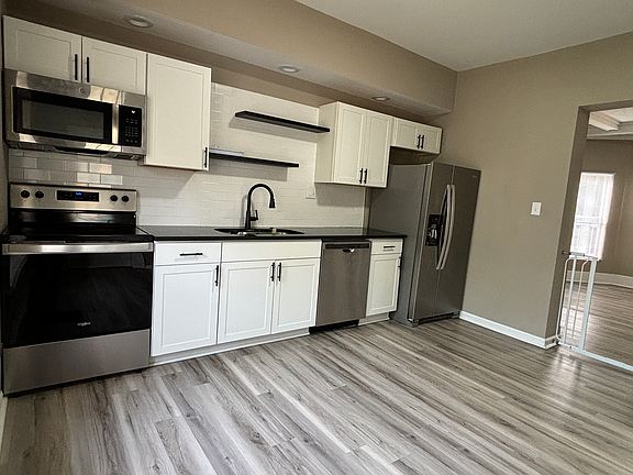 5th image of 2415 N Broadway St #A