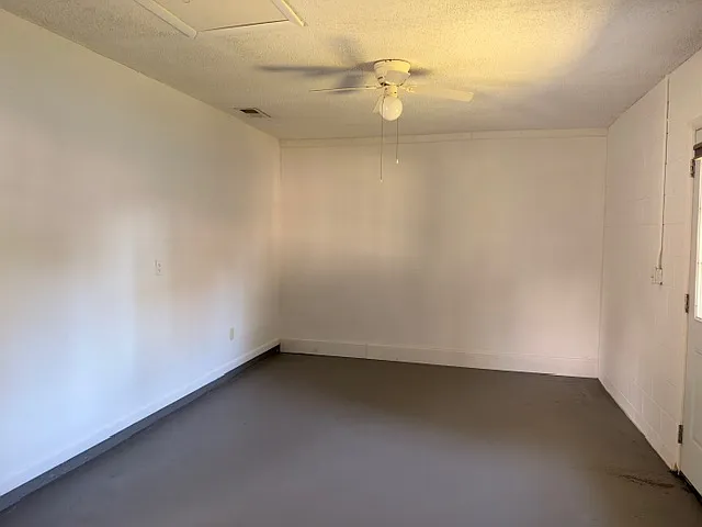 3 bed, 1092 sqft, $1,950 — Photo 3
