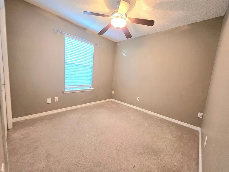 1059 Simpson St — Photo 17