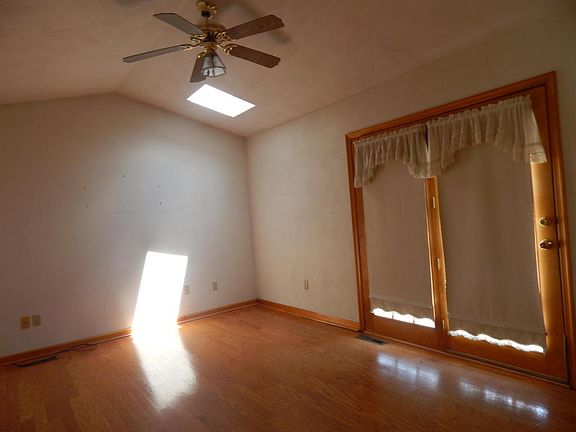 4th image of 1211 Fairmont Dr