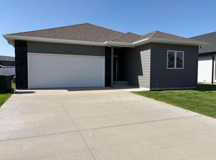 3520 Hummingbird, North Platte, NE 69101