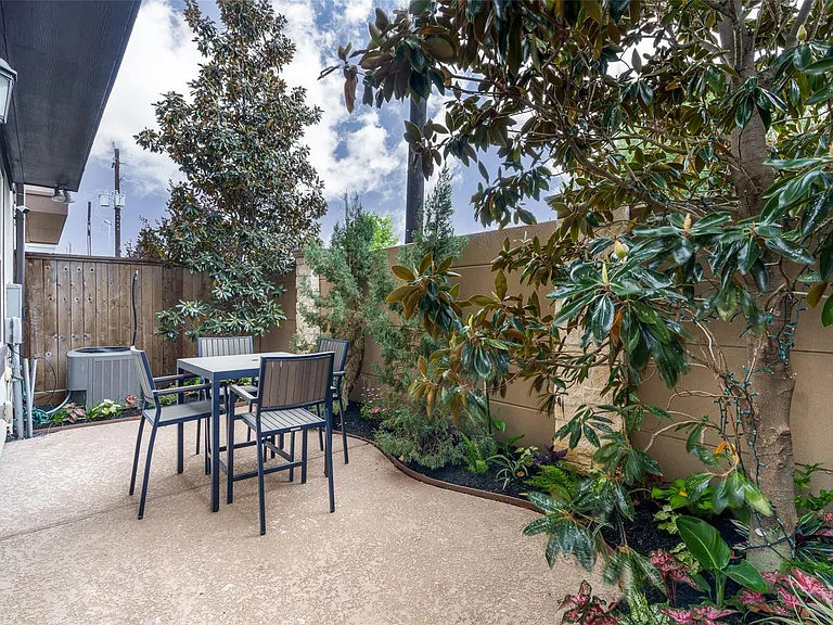 1303 Edwinstowe Trl — Photo 6