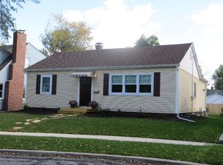 310 Holton Rdg, Crown Point, IN 46307