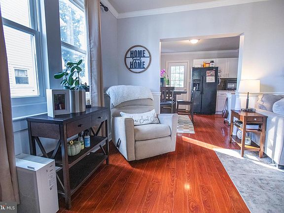 4th image of 112 W Maiden Ln