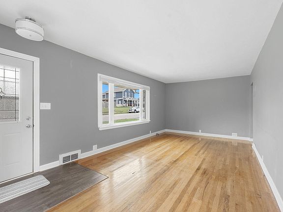 5th image of 114 Jefferson St