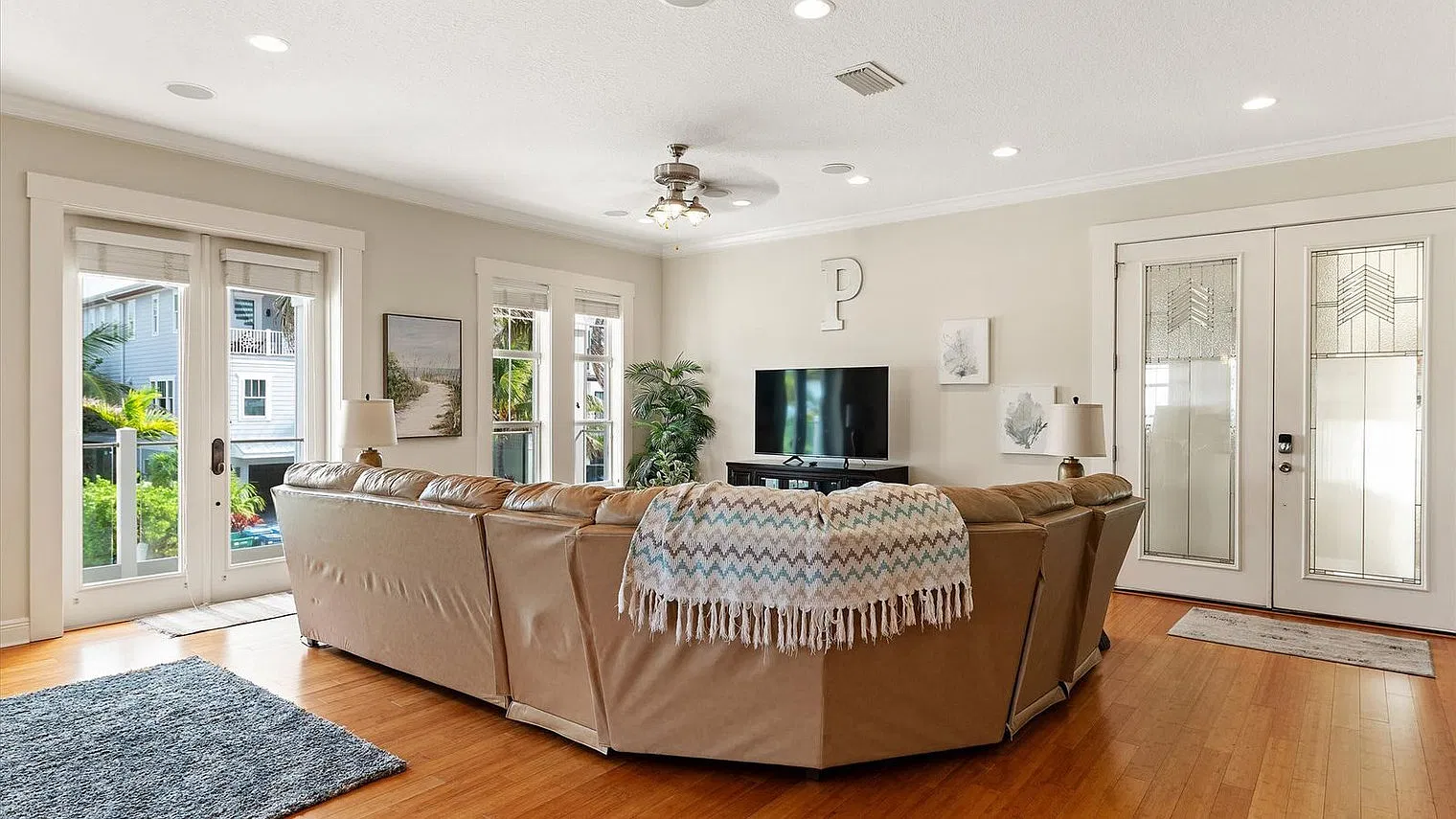 3 bed, 2.0 bath, 1915 sqft, $12,270 — Photo 3
