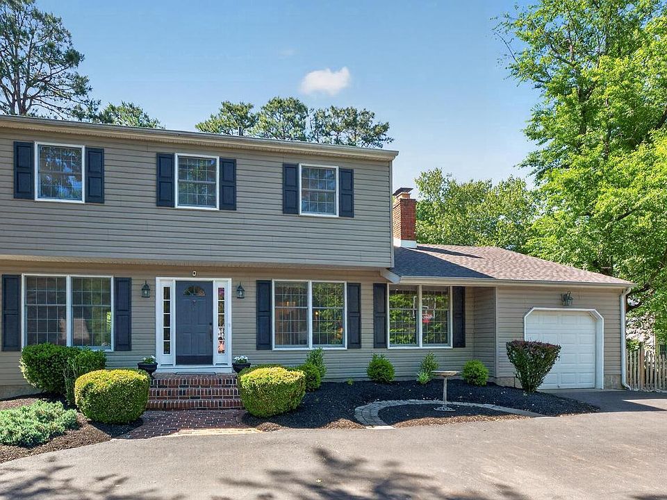 1st image of 17 Sherwood Dr