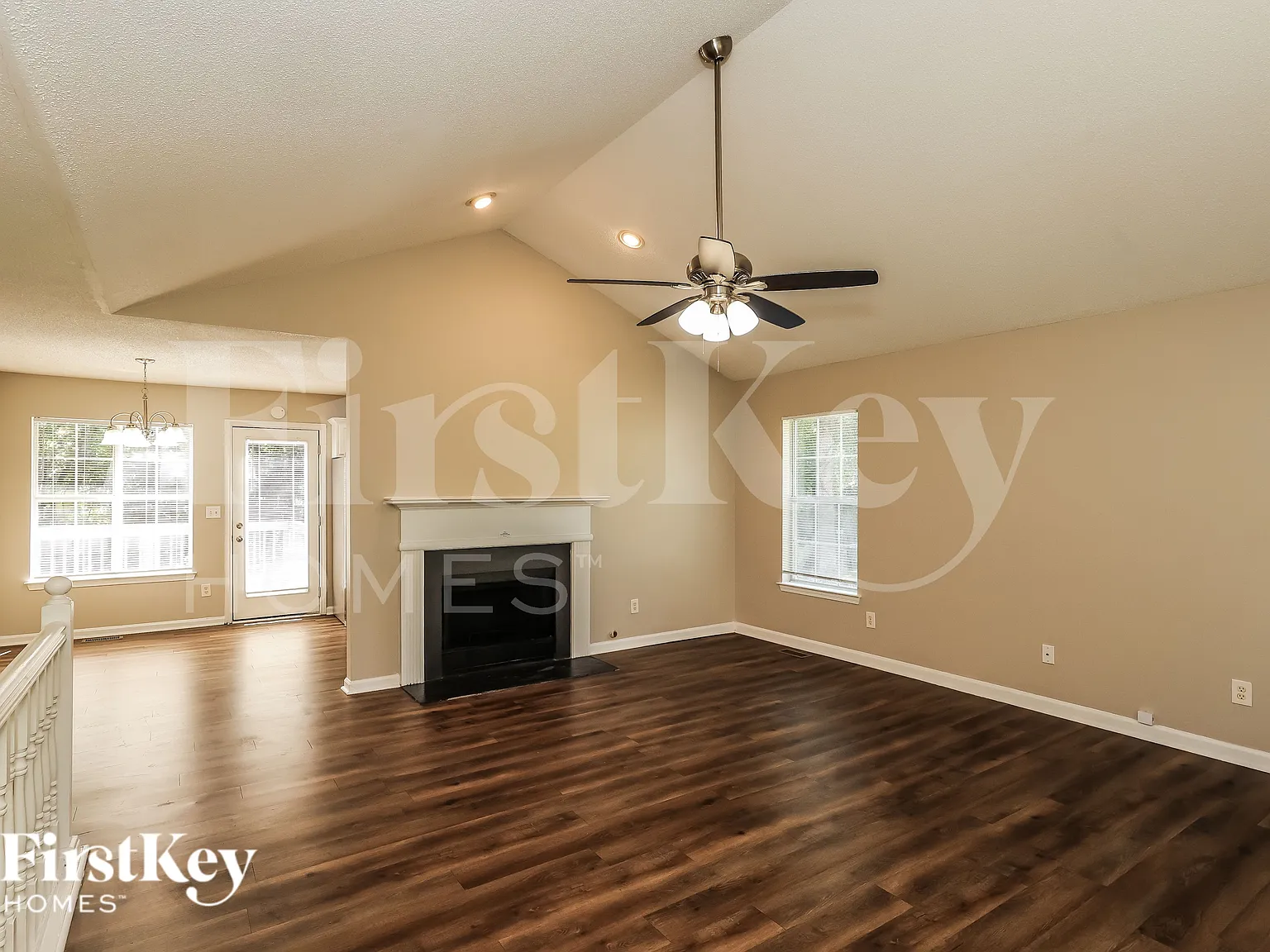 3 bed, 2.0 bath, 1362 sqft, $1,730 — Photo 3
