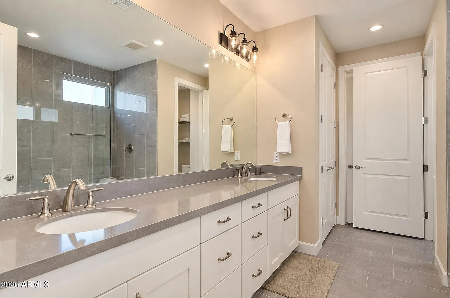 3 bed, 2.5 bath, 2001 sqft, $3,200 — Photo 4