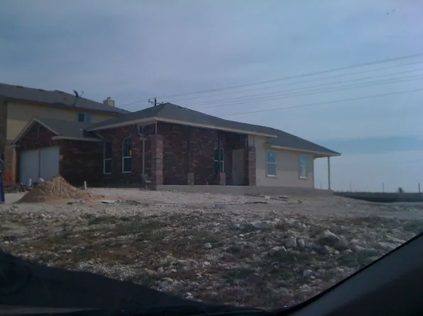 216 Brickyard Ln, Jarrell, TX 76537