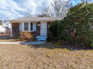 9 Wendall Ave, Oak Bluffs, MA 02557