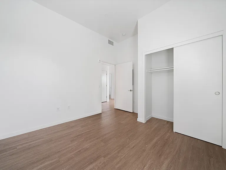 927 U St #301 — Photo 7