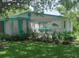 1933 NE Lake Pl, Jensen Beach, FL 34957