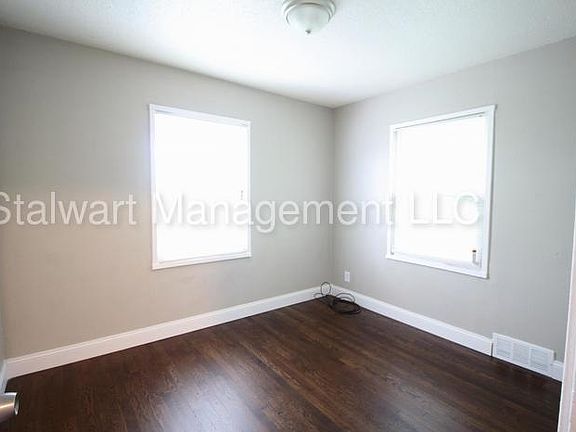 5th image of 9528 Charlotte St