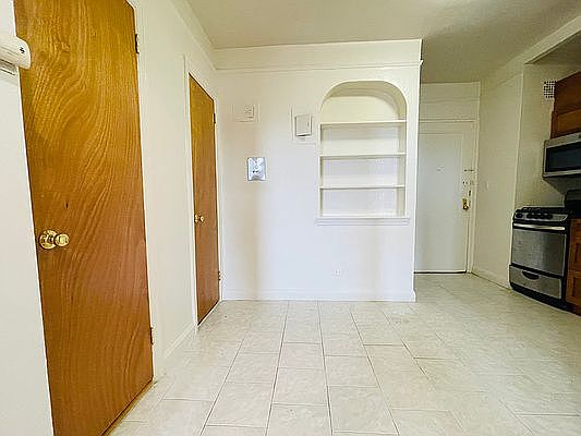 5th image of 402 Ocean Pkwy #6